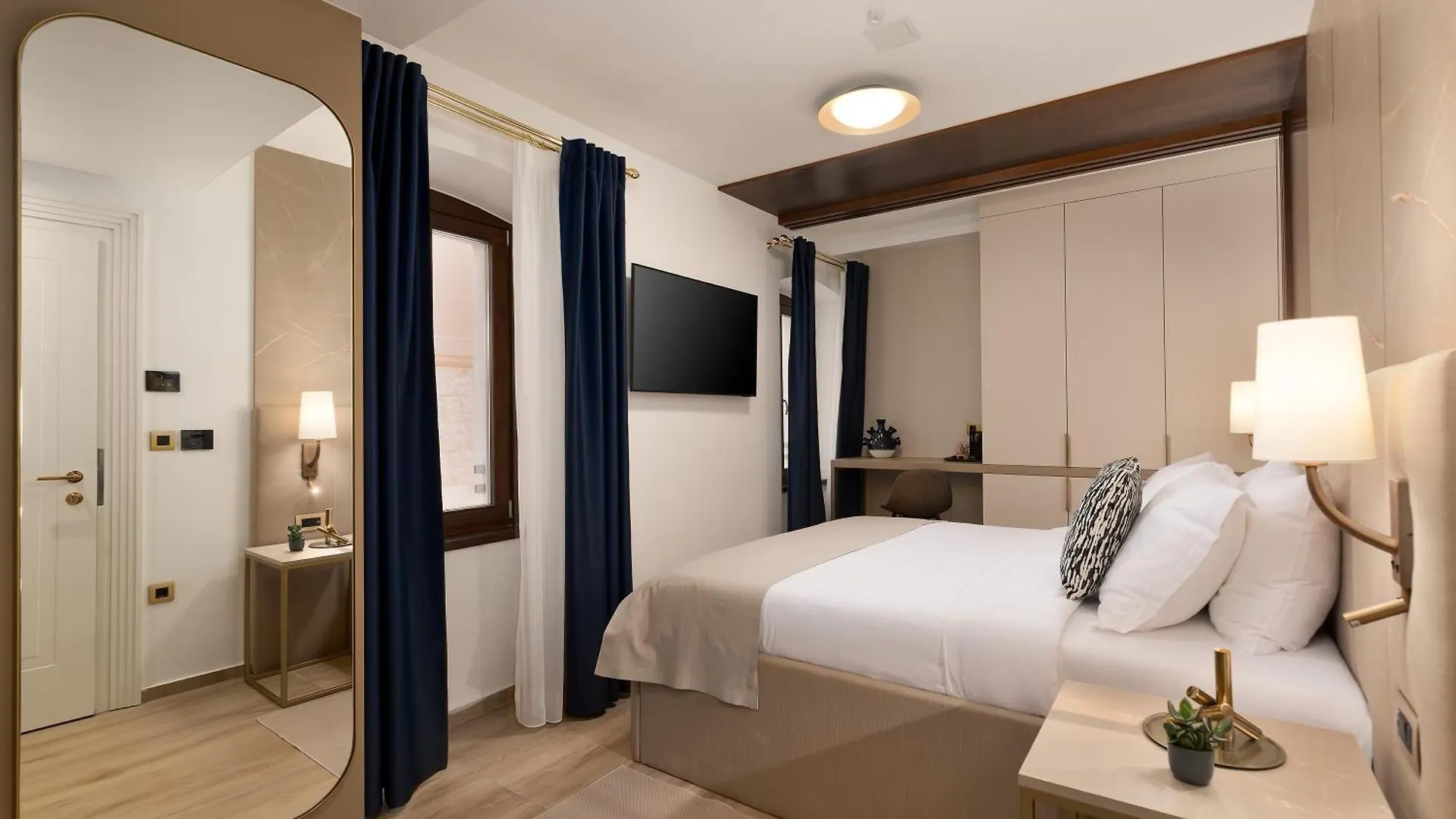 H - Suites Πόρετς 4*,  Κροατία