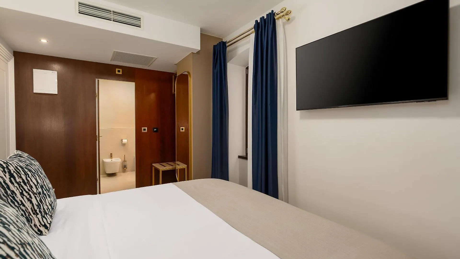 H - Suites Πόρετς
