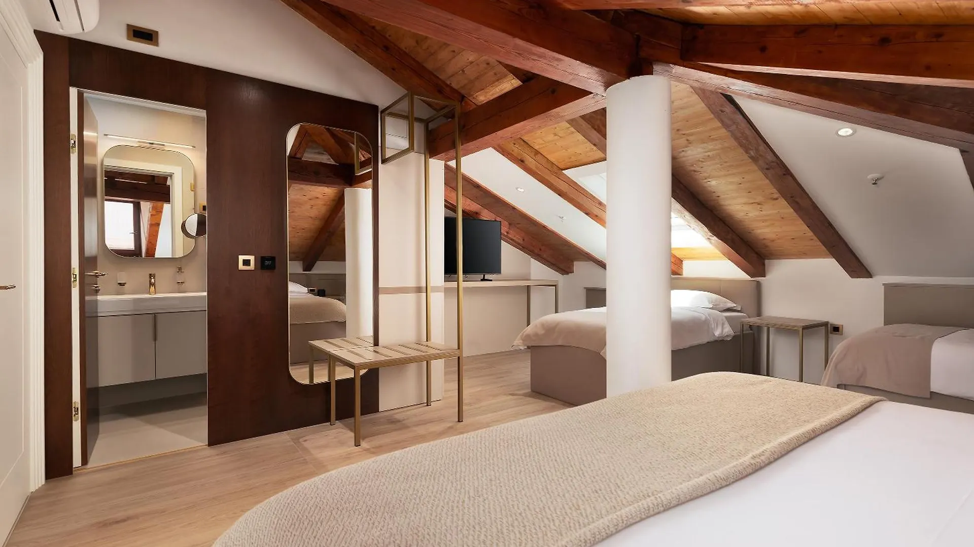 H - Suites Πόρετς Bed and Breakfast