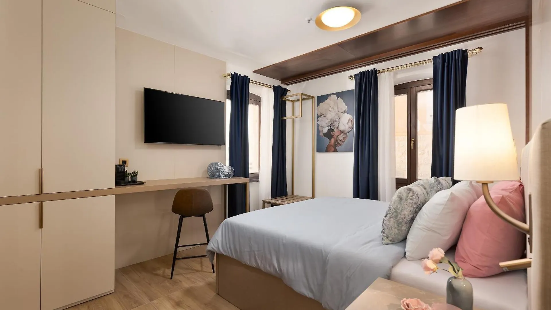 H - Suites Πόρετς